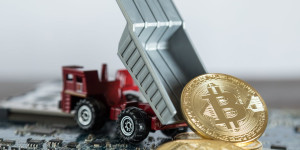 Beitragsbild des Blogbeitrags GBTC verliert in 12 Tagen über 80.000 Bitcoin, während konkurrierende ETFs 118.000 BTC ansammeln.