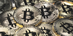 Beitragsbild des Blogbeitrags Der Preisverfall bei Bitcoin (BTC) geht weiter 