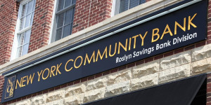 Beitragsbild des Blogbeitrags New York Community Bancorp ringt mit 40%igem Kursverlust nach enttäuschendem Quartalsbericht.