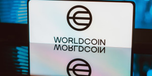 Beitragsbild des Blogbeitrags Kenia wehrt sich gegen US-Regierung und den Lobbying für Worldcoin, erwägt Einschränkungen für Tiktok