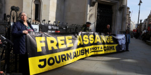 Beitragsbild des Blogbeitrags Assange gewinnt neue Anhörung gegen Auslieferung 