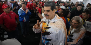 Beitragsbild des Blogbeitrags Nicolás Maduro aus Venezuela stellt vor der Wahl die wichtigsten Kandidaten der Opposition in den Schatten