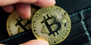 Beitragsbild des Blogbeitrags Eine seit 12 Jahren ruhende Bitcoin-Wallet bewegt sich plötzlich um 500 BTC