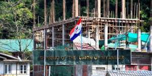 Beitragsbild des Blogbeitrags Das myanmarische Militär sagt, es habe einen „terroristischen“ Drohnenangriff auf die Hauptstadt gestoppt