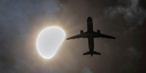 Beitragsbild des Blogbeitrags Totale Sonnenfinsternis rast durch ganz Nordamerika 