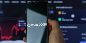 Beitragsbild des Blogbeitrags Worldcoin startet ein neues Ethereum L2-Netzwerk mit dem Titel „World Chain”