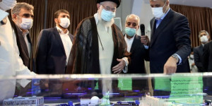 Beitragsbild des Blogbeitrags Iran warnt davor, dass es seine nukleare Haltung überdenken könnte, wenn Israel Atomstandorte bedroht 