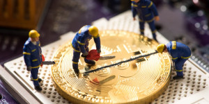 Beitragsbild des Blogbeitrags Bitcoin-Miner bleiben trotz erwarteter Umsatzverluste optimistisch 