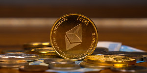 Beitragsbild des Blogbeitrags Ethereum Ist fragil: Wird dieser Stablecoin-Gesetzentwurf die ETH auf 3.300 US-Dollar pumpen? 