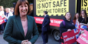 Beitragsbild des Blogbeitrags Rachel Reeves behauptet, dass der Premierminister die britische Öffentlichkeit über die Wirtschaft herabwürdigt