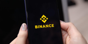 Beitragsbild des Blogbeitrags Binance fügt direkte Ein- und Auszahlungen für dYdX hinzu