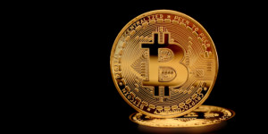 Beitragsbild des Blogbeitrags Bitcoin (BTC) erholt sich auf 62.000 US-Dollar, der Markt wartet auf US-VPI-Daten und Powell von der Fed