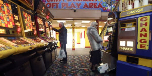 Beitragsbild des Blogbeitrags Großbritannien hebt Verbot der Verwendung von Debitkarten an Spielautomaten auf