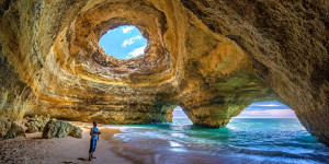 Beitragsbild des Blogbeitrags Die geheimen Meereshöhlen der Algarve: Die verborgenen Meisterwerke der Natur 