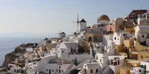 Beitragsbild des Blogbeitrags Santorin Sonnenuntergänge: Die besten Spots 