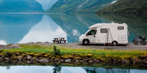 Beitragsbild des Blogbeitrags Die Freiheit des Reisens: Unvergessliche Abenteuer mit Zelt und Wohnmobil 