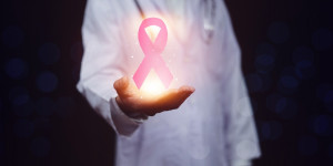 Beitragsbild des Blogbeitrags Experten von Cedars Sinai erinnern Männer an ihr Brustkrebsrisiko
