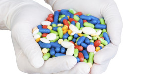 Beitragsbild des Blogbeitrags Umfrage zeigt, dass die Erschwinglichkeit der Gesundheitsversorgung weiterhin auf dem Wahlzettel steht und einen großen Einfluss auf Wahlen haben könnte