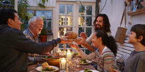 Beitragsbild des Blogbeitrags Studie zeigt, dass der mediterrane Lebensstil, nicht nur die Ernährung, die Herzgesundheit verbessern kann