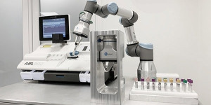 Beitragsbild des Blogbeitrags Radiometer arbeitet mit Technicon an einer Roboterlösung, um Zeit im Labor zu sparen 