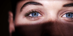 Beitragsbild des Blogbeitrags Nein, Rizinusöl verbessert Ihre Sehkraft nicht – aber es hat einige Vorteile für die Augengesundheit 