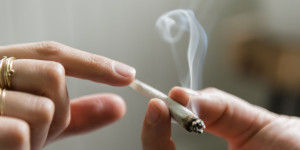 Beitragsbild des Blogbeitrags Studie: Bei Marihuanakonsumenten wurde ein höherer Gehalt an giftigen Metallen im Blut und Urin festgestellt