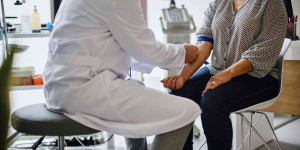 Beitragsbild des Blogbeitrags Über 40 % der Erwachsenen in den USA mit hohem Cholesterinspiegel wissen es nicht und lassen sich nicht behandeln