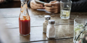 Beitragsbild des Blogbeitrags Das häufige Hinzufügen von Salz zu Ihren Mahlzeiten kann Ihr Risiko für Typ-2-Diabetes erhöhen 