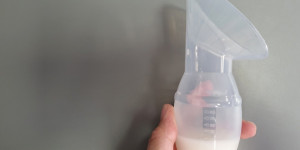 Beitragsbild des Blogbeitrags Beeinflusst psychischer und biologischer Stress der Mutter die Zusammensetzung der Muttermilch?