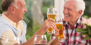 Beitragsbild des Blogbeitrags Erhöhtes Risiko für Demenz jeglicher Ursache bei Menschen, die auf Alkohol verzichten