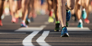 Beitragsbild des Blogbeitrags Marathon, Halbmarathon, Straßenlauf – was sind die Unterschiede und wo soll man anfangen?