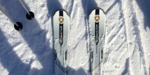 Beitragsbild des Blogbeitrags Silent Skiing vs. Skipartying 