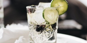 Beitragsbild des Blogbeitrags Bubbly Friday: Skinny Blackberry Cucumber Mojito
