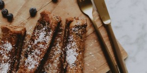 Beitragsbild des Blogbeitrags Recipe: Vegan French Toast Roll-Ups 