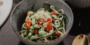 Beitragsbild des Blogbeitrags Recipe: Cucumber Edamame Salad 