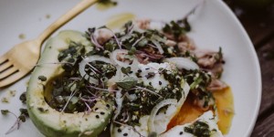 Beitragsbild des Blogbeitrags Rezept: Thunfisch Avocado Salat mit Chimichurri 