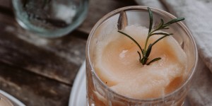 Beitragsbild des Blogbeitrags Bubbly Friday: Boozy Nektarinen Slush 
