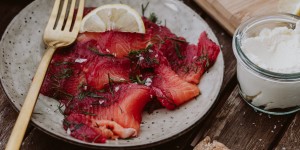 Beitragsbild des Blogbeitrags Rezept: gebeizte Lachsforelle mit roten Rüben
