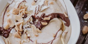 Beitragsbild des Blogbeitrags Rezept: Peanutbutter Nicecream Bowl