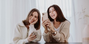 Beitragsbild des Blogbeitrags Office Talk: Slide Into Our DM’s