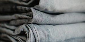 Beitragsbild des Blogbeitrags Denim Care: Wie pflegt man seine Jeans richtig?