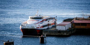 Beitragsbild des Blogbeitrags Island hopping in the Caribbean: Tips for travelling by ferry LExpress des îles 