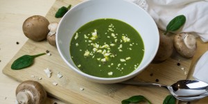 Beitragsbild des Blogbeitrags Cremige Spinatsuppe mit Pilzen 