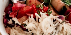 Beitragsbild des Blogbeitrags Sommerliche Gemüsepfanne mit Reis 