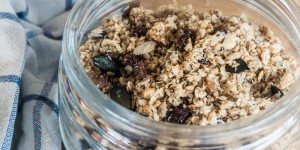 Beitragsbild des Blogbeitrags Knusprige Haferflocken Honig Mandel Granola 