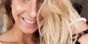 Beitragsbild des Blogbeitrags 2 Arten von Beach Waves + DIY Sea Salt Spray
