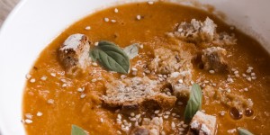 Beitragsbild des Blogbeitrags Herbstliche Karotten-Tomatensuppe