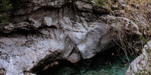 Beitragsbild des Blogbeitrags Über den Vršičpass nach Trenta zum Camp Korita
