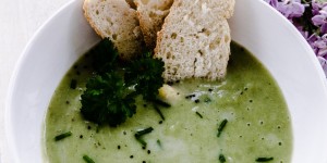 Beitragsbild des Blogbeitrags Spargel-Kartoffel-Creme Suppe
