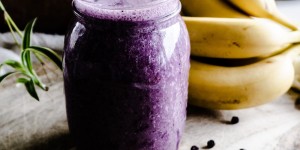 Beitragsbild des Blogbeitrags Dried Blueberry-Banana-Coconut Smoothie